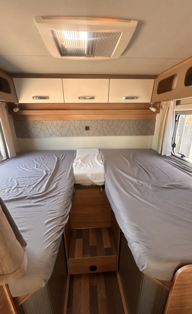 Fahrzeugbild Weinsberg CaraSuite 700 ME 18.000€  gespart! Mietfahrzeug #12