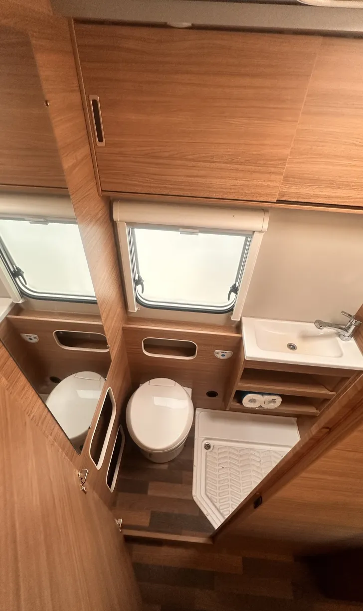 Fahrzeugbild Weinsberg CaraHome 650 DG Mietfahrzeug-Verfügbar 11.2026 #17