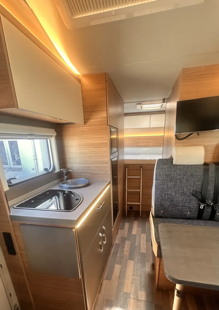 Fahrzeugbild Weinsberg CaraHome 650 DG Mietfahrzeug-Verfügbar 11.2026 #6