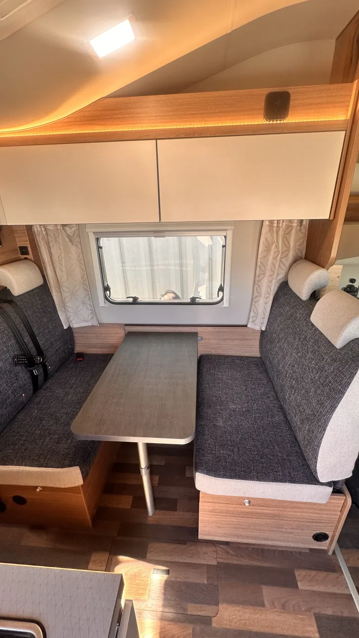 Fahrzeugbild Weinsberg CaraHome 650 DG Mietfahrzeug-Verfügbar 11.2026 #11