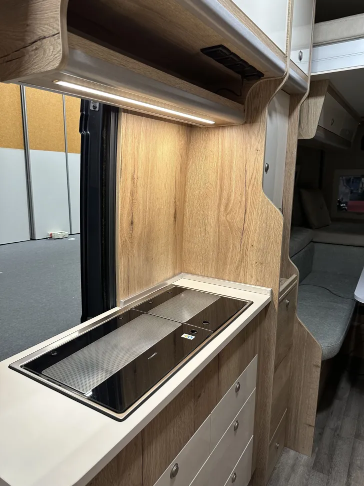 Fahrzeugbild Megamobil MEGA LOUNGE 640 165 PS Neupreis EUR 115.900,- #11