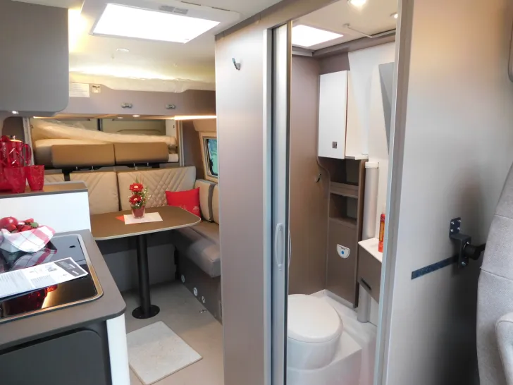 Fahrzeugbild Bürstner Eliseo C 644 Winterpaket, Backofen, Navi+Kamera #8