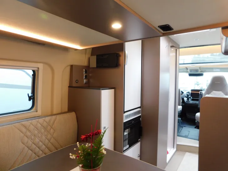 Fahrzeugbild Bürstner Eliseo C 644 Winterpaket, Backofen, Navi+Kamera #10