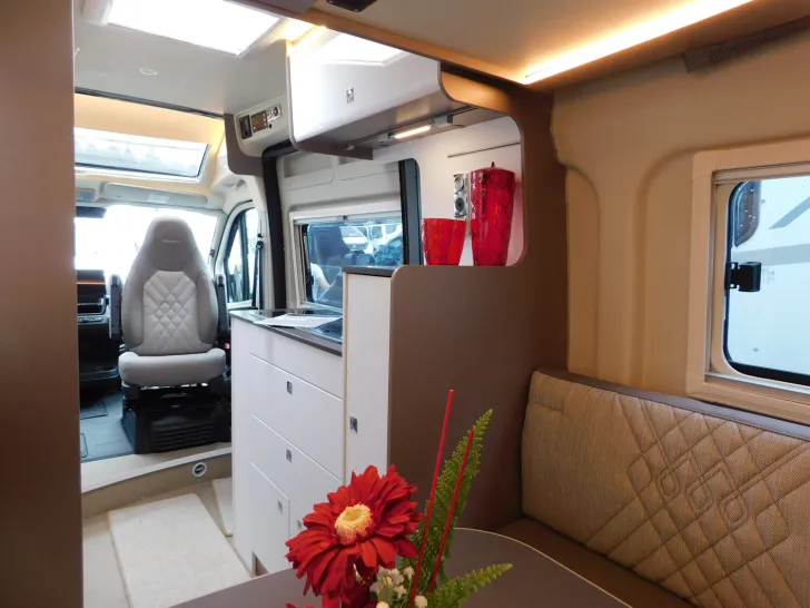 Fahrzeugbild Bürstner Eliseo C 644 Winterpaket, Backofen, Navi+Kamera #11