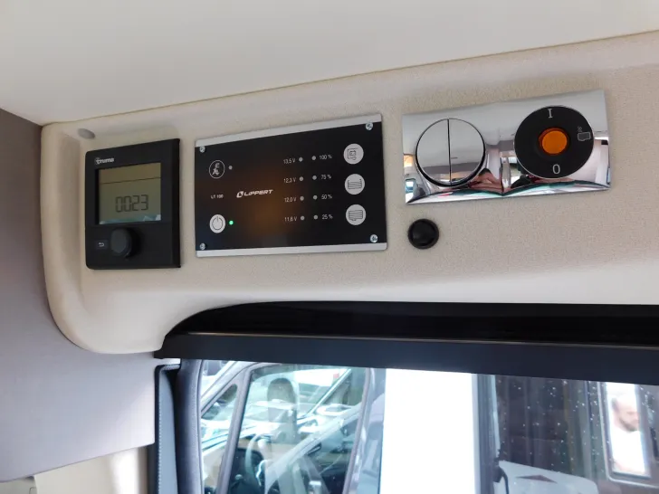 Fahrzeugbild Bürstner Eliseo C 644 Winterpaket, Backofen, Navi+Kamera #16