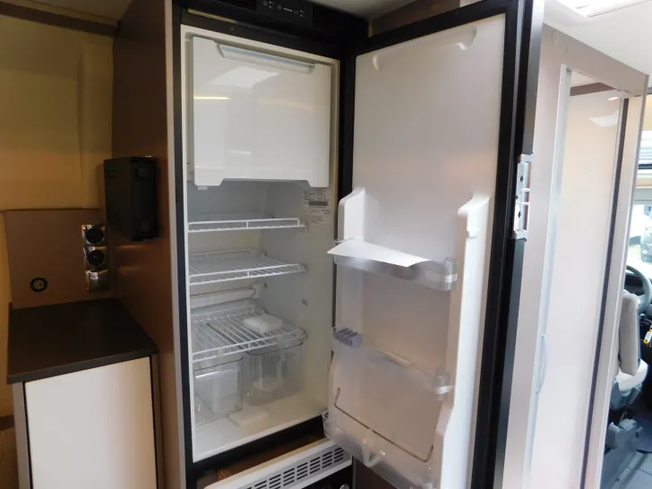 Fahrzeugbild Bürstner Eliseo C 644 Winterpaket, Backofen, Navi+Kamera #18