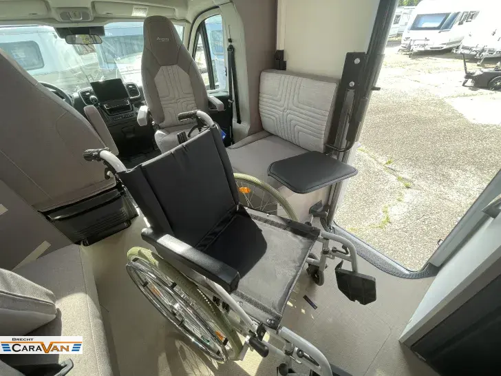 Fahrzeugbild Bürstner Lyseo TD 736 Rolli barrierefrei #6