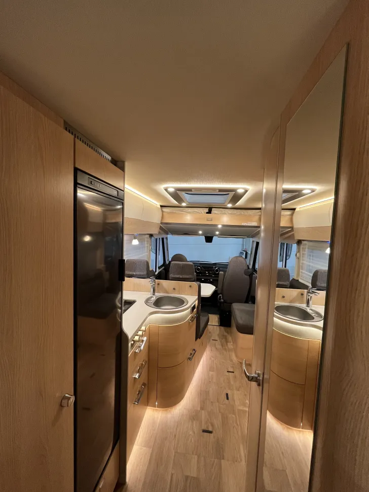 Fahrzeugbild Hymer B-Klasse MC I 550 WhiteLine WhiteLine, Solar, GFK-Dach #6