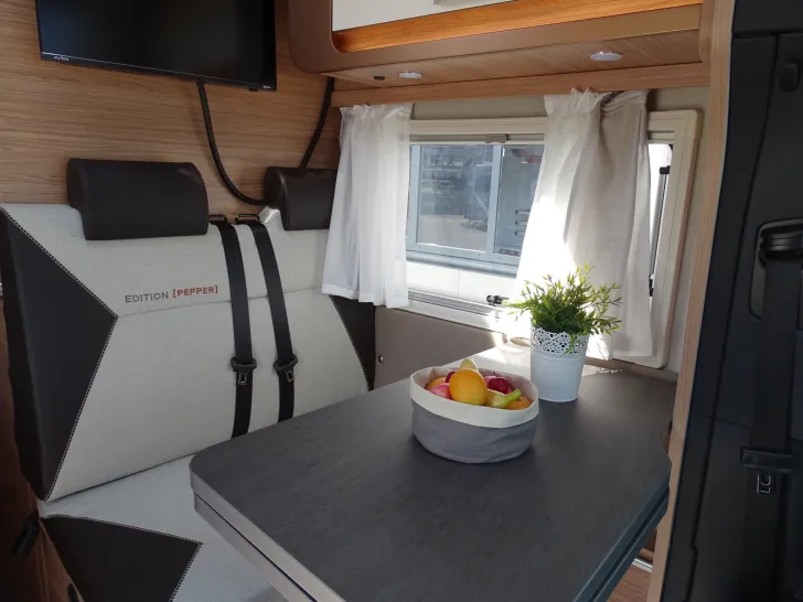 Fahrzeugbild Weinsberg CaraCompact 640 MEG EDITION [PEPPER] Automatik | Seitz-Fenster #7
