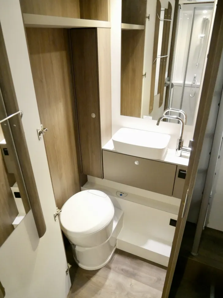 Fahrzeugbild Carado T 449 Edition 24 (Navi Markise Hubbett) #12