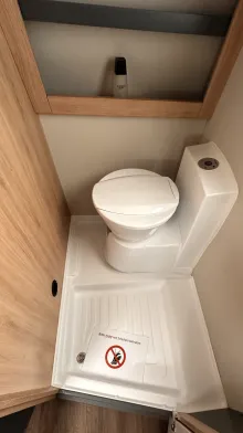 Fahrzeugbild Knaus Sport 450 FU Aktion , Duschausbau #15