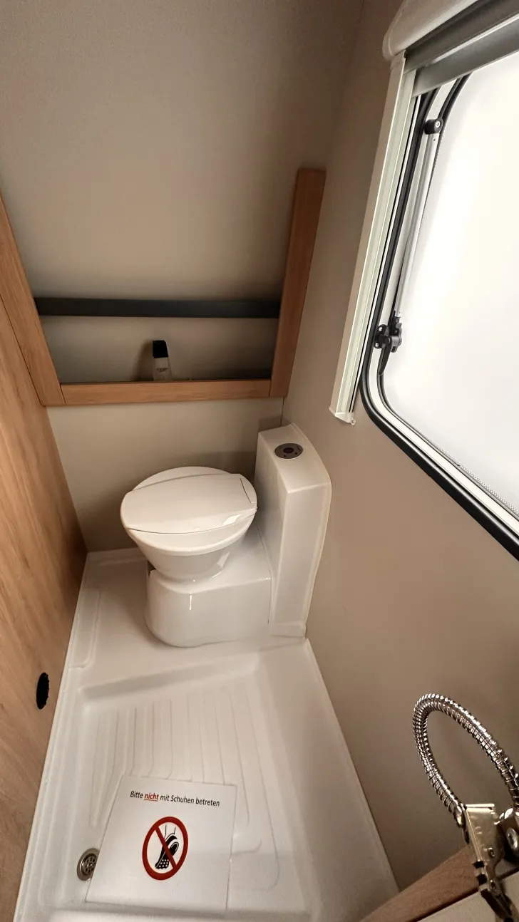 Fahrzeugbild Knaus Sport 450 FU Aktion , Duschausbau #16