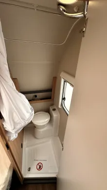 Fahrzeugbild Knaus Sport 450 FU Aktion , Duschausbau #17