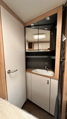 Fahrzeugbild Knaus Sport 450 FU Aktion , Duschausbau #18