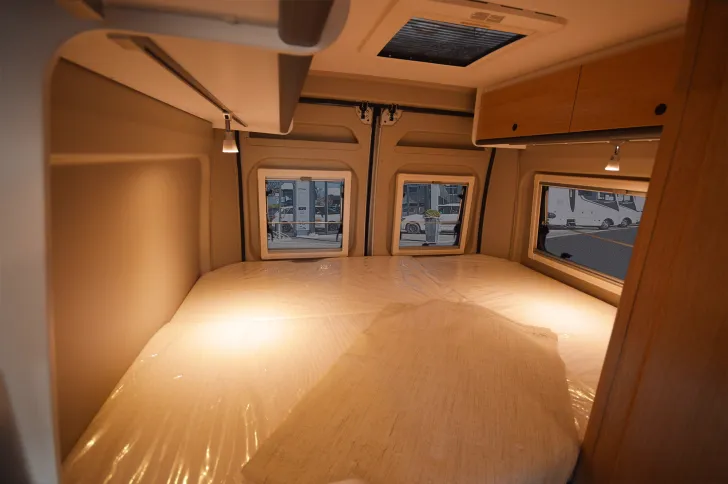 Fahrzeugbild Sunlight Camper Van Cliff 600 Entry Markise 3,75m schwarz #15