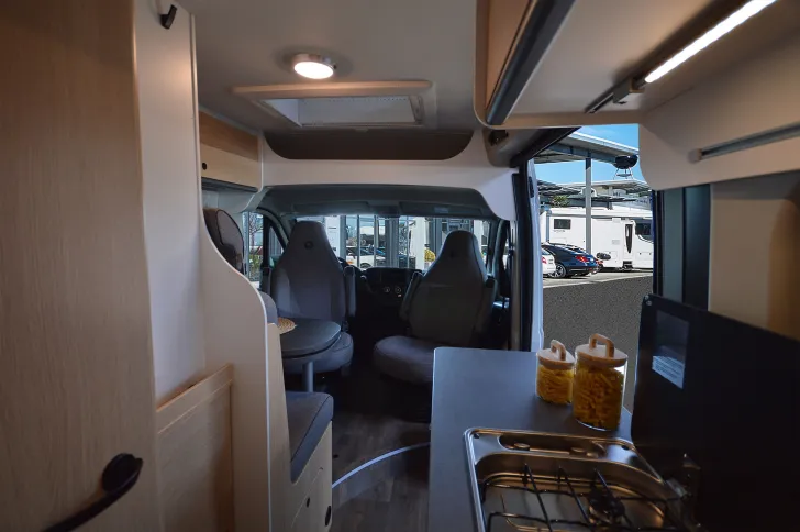 Fahrzeugbild Sunlight Camper Van Cliff 600 Entry Markise 3,75m schwarz #14