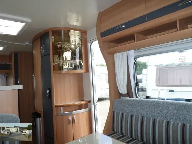Fahrzeugbild Hobby De Luxe 560 CFE Nr. 16 - franz. Bett, RSG #6