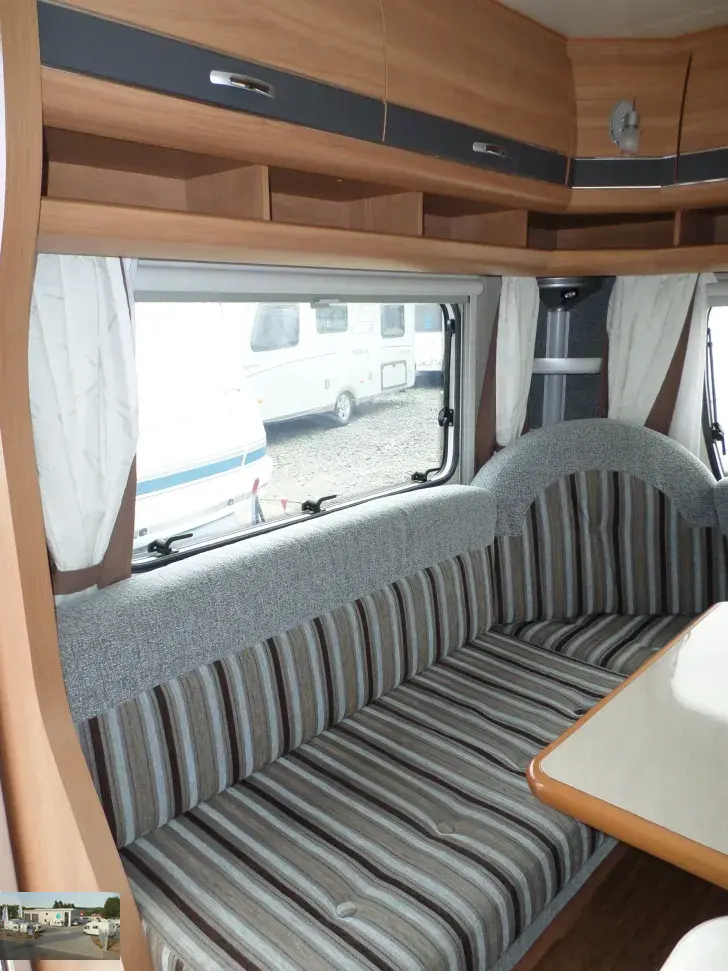 Fahrzeugbild Hobby De Luxe 560 CFE Nr. 16 - franz. Bett, RSG #9