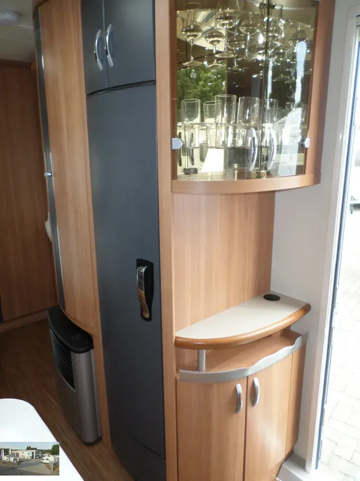 Fahrzeugbild Hobby De Luxe 560 CFE Nr. 16 - franz. Bett, RSG #11