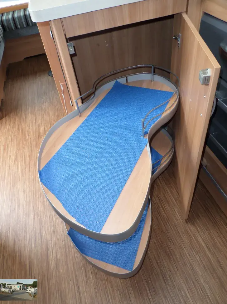 Fahrzeugbild Hobby De Luxe 560 CFE Nr. 16 - franz. Bett, RSG #16