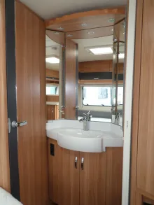 Fahrzeugbild Hobby De Luxe 560 CFE Nr. 16 - franz. Bett, RSG #21