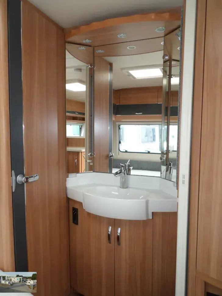 Fahrzeugbild Hobby De Luxe 560 CFE Nr. 16 - franz. Bett, RSG #21