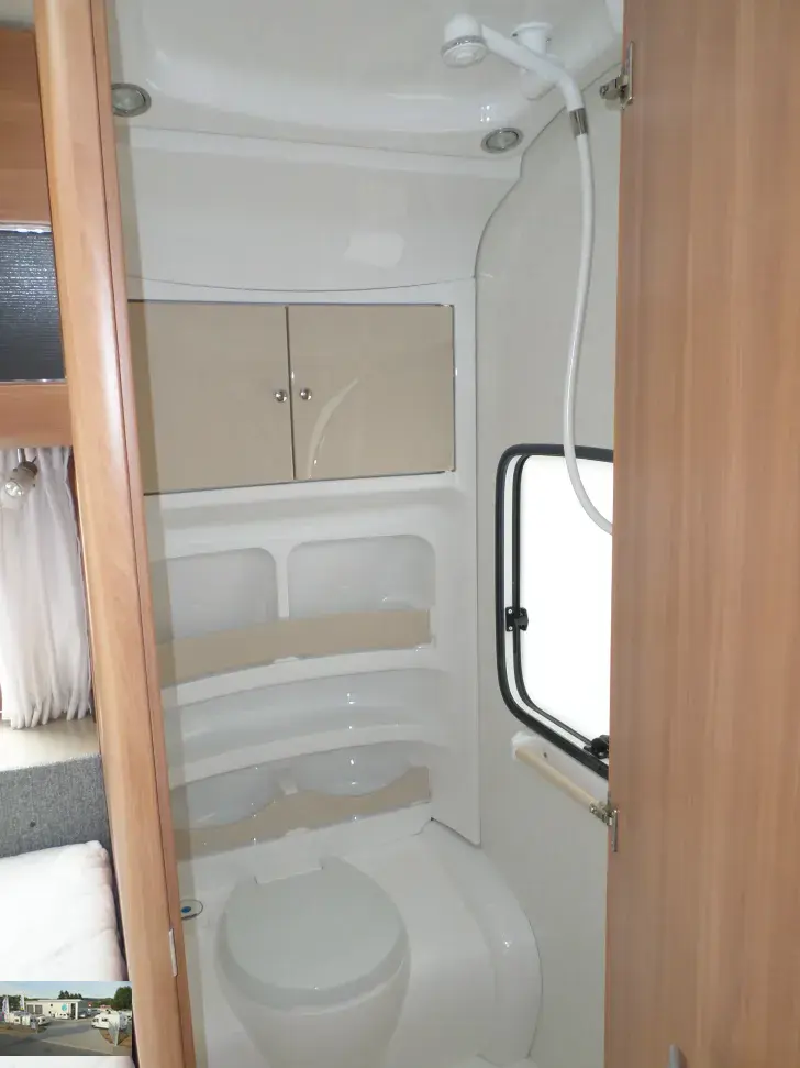 Fahrzeugbild Hobby De Luxe 560 CFE Nr. 16 - franz. Bett, RSG #25