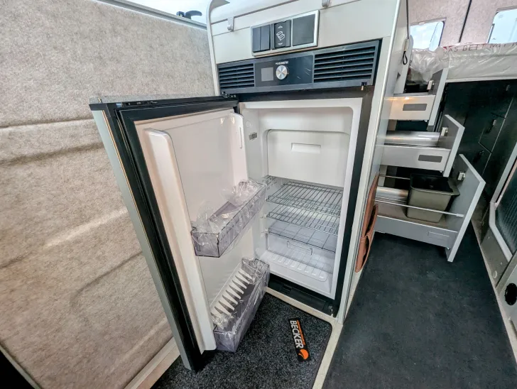 Fahrzeugbild Hymer Camper Van Yosemite 180 PS AUTOMATIK, NAVI u.v.m. #11