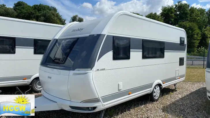 Seitlich Hobby De Luxe 490 KMF Auflastung 1.800 kg