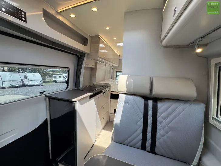 Fahrzeugbild Bürstner Lineo C 590 Active Automatik Bi-Xenon 170PS #11