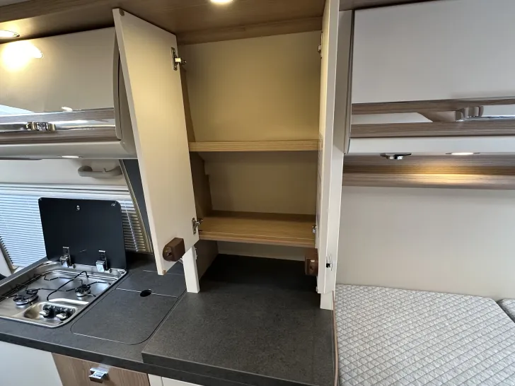 Fahrzeugbild Malibu Van First Class - Two Rooms 640 LE RB #20