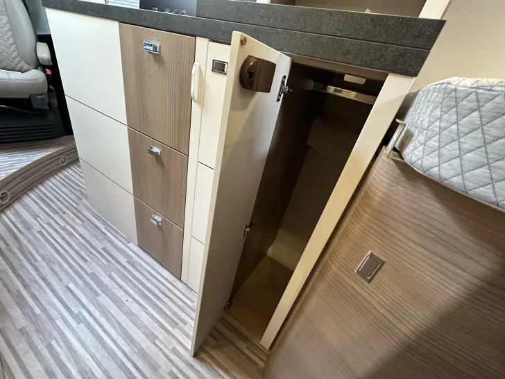 Fahrzeugbild Malibu Van First Class - Two Rooms 640 LE RB #21