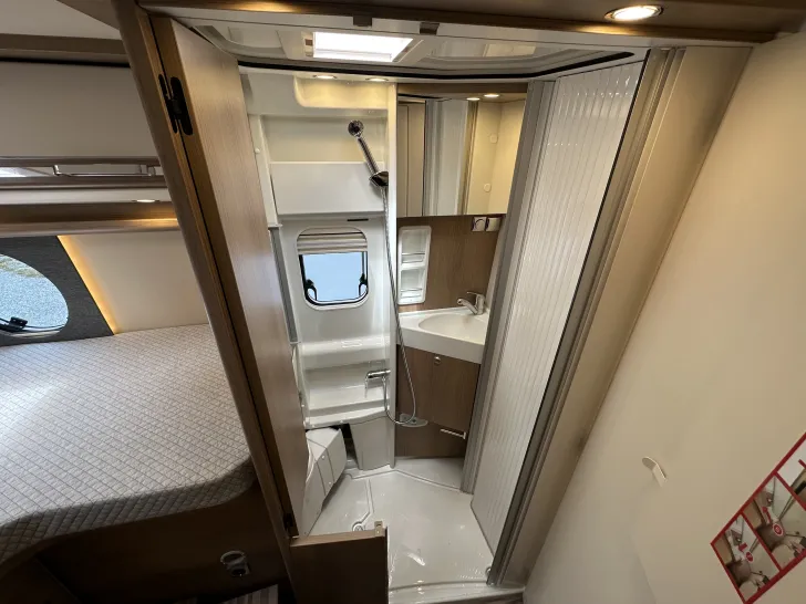 Fahrzeugbild Malibu Van First Class - Two Rooms 640 LE RB #26