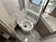 Fahrzeugbild Malibu Van First Class - Two Rooms 640 LE RB #25