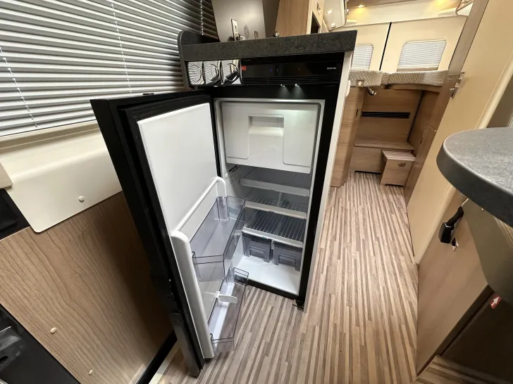 Fahrzeugbild Malibu Van First Class - Two Rooms 640 LE RB #37