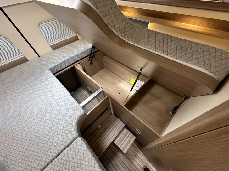 Fahrzeugbild Malibu Van First Class - Two Rooms 640 LE RB #38