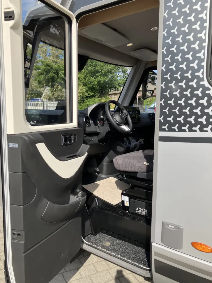 Fahrzeugbild Hymer B-MC I 600 -BlackLine- *Premium*Autarkie*Solar* #8