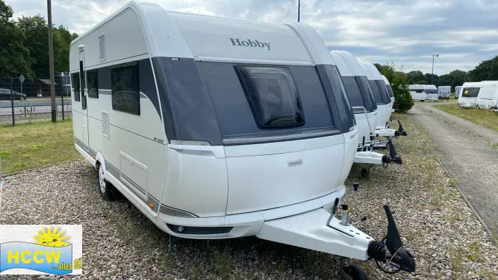 Schräg Vorne Hobby De Luxe 495 UL Auflastung 1.800 kg