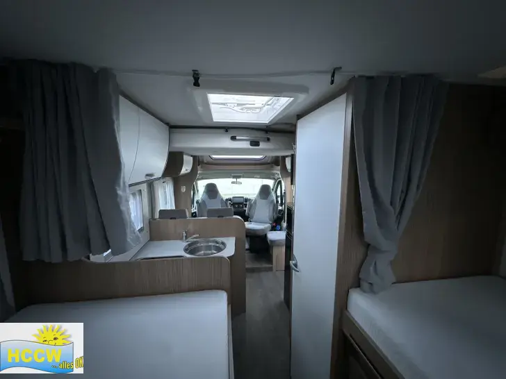 Sicht vorne-hinten Carado T 338 Edition15 Radio, Navi & RFK / SAT + TV