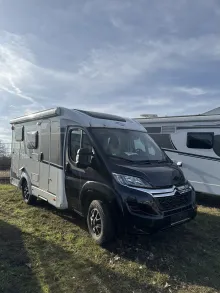 Schräg Vorne Carado VAN V132 Pro SAT & TV / Radio, Navi, RFK /