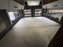 Betten VanTourer 600 L 165 PS, Bugausbau mit Fenster