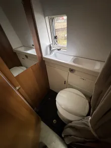 Toilette VanTourer 600 L 165 PS, Bugausbau mit Fenster
