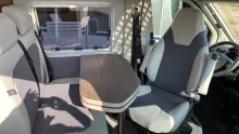Sitzgruppe VanTourer 600 L 165 PS, Bugausbau mit Fenster