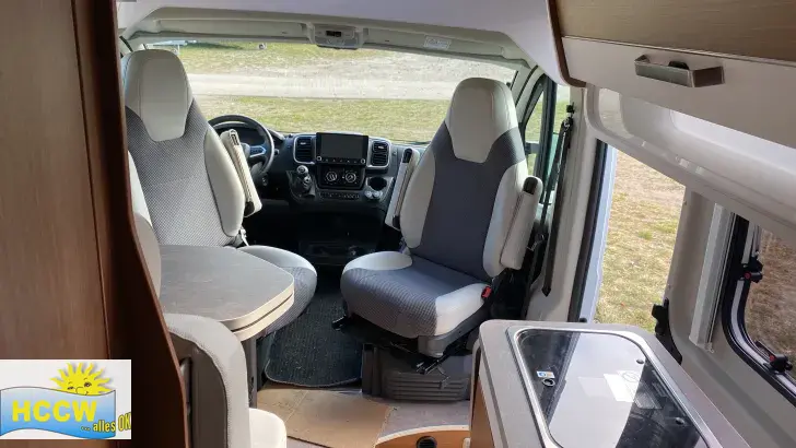Sicht vorne-hinten VanTourer 630 L mit Aufstelldach
