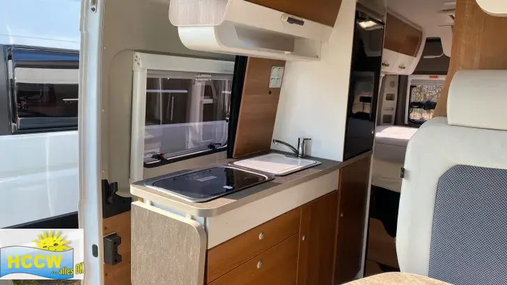 Küchen VanTourer 630 L mit Aufstelldach