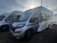 Schräg Vorne Carado T 338 pro+ SAT & TV / Markise / Pro+