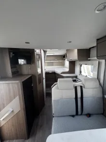 Sicht vorne-hinten Carado T 338 pro+ SAT & TV / Markise / Pro+