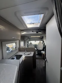 Sicht vorne-hinten Carado T 338 pro+ SAT & TV / Markise / Pro+