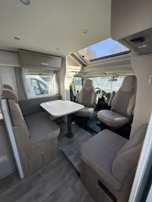 Sitzgruppe Carado T 447 Pro + / 165 PS + Hubbett