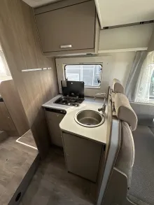 Küchen Carado T 447 Pro + / 165 PS + Hubbett